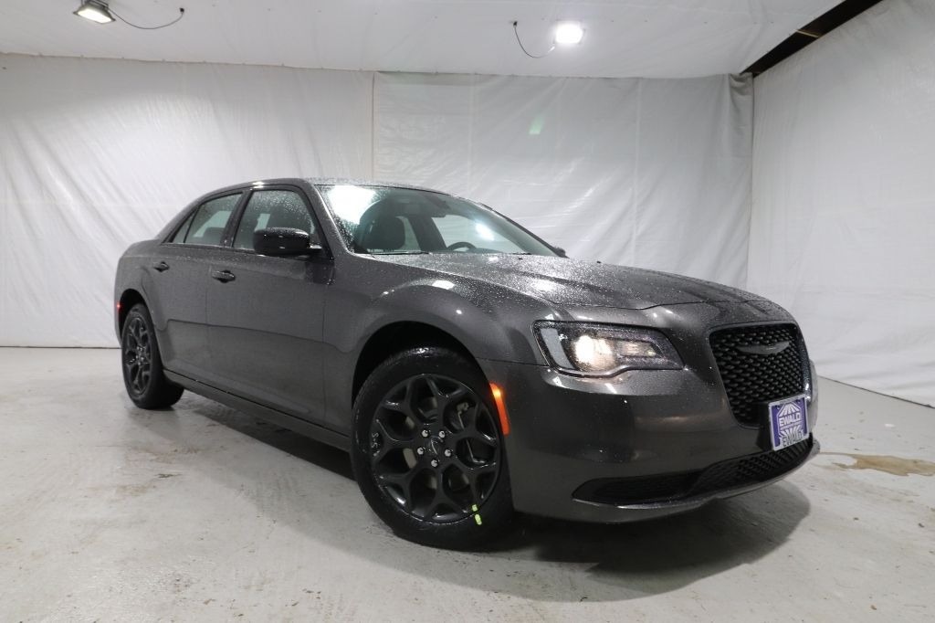 2022 Chrysler 300 Wallpaper